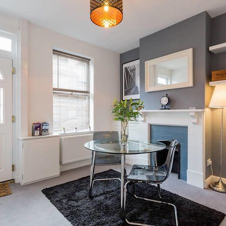 Ashton House - Stylish 2 Bedroom House, Close To Luton Town Center & Airport Bagian luar foto
