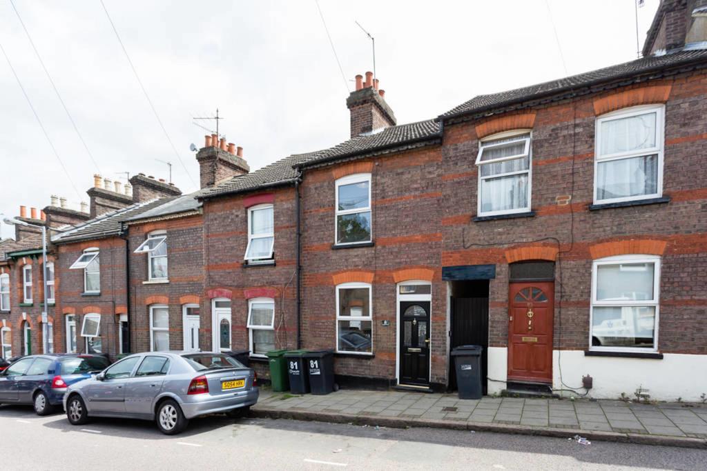 Ashton House - Stylish 2 Bedroom House, Close To Luton Town Center & Airport Bagian luar foto