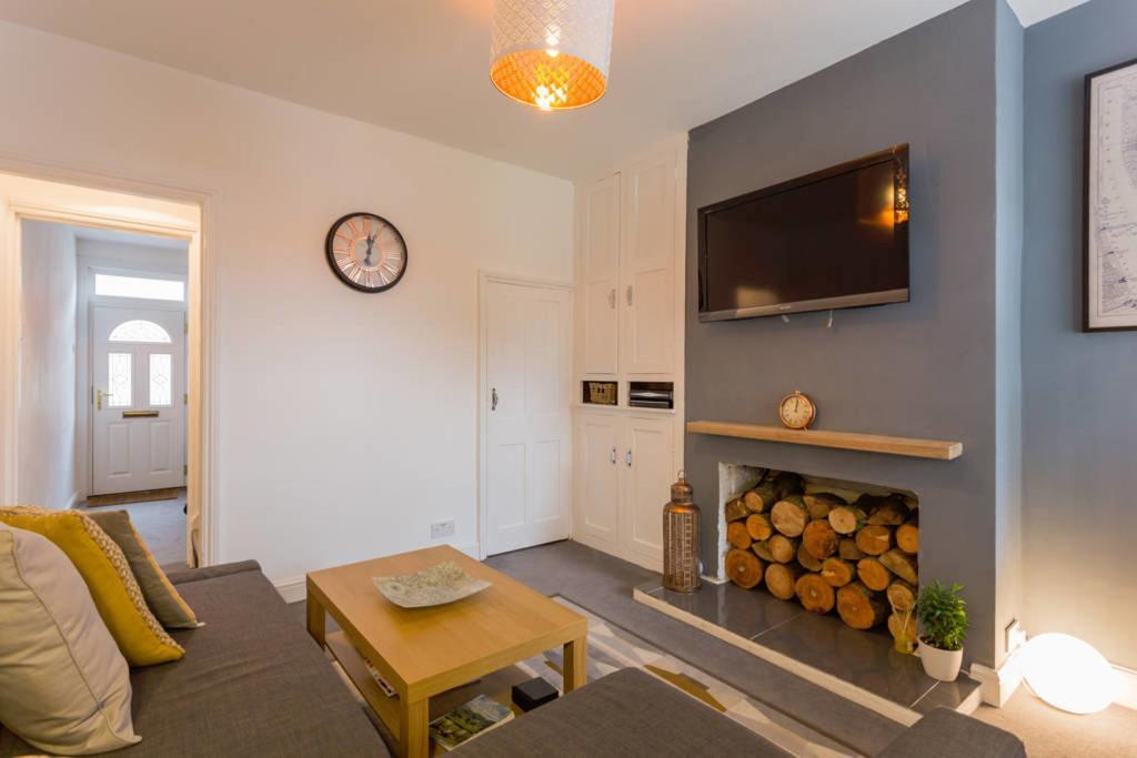 Ashton House - Stylish 2 Bedroom House, Close To Luton Town Center & Airport Bagian luar foto