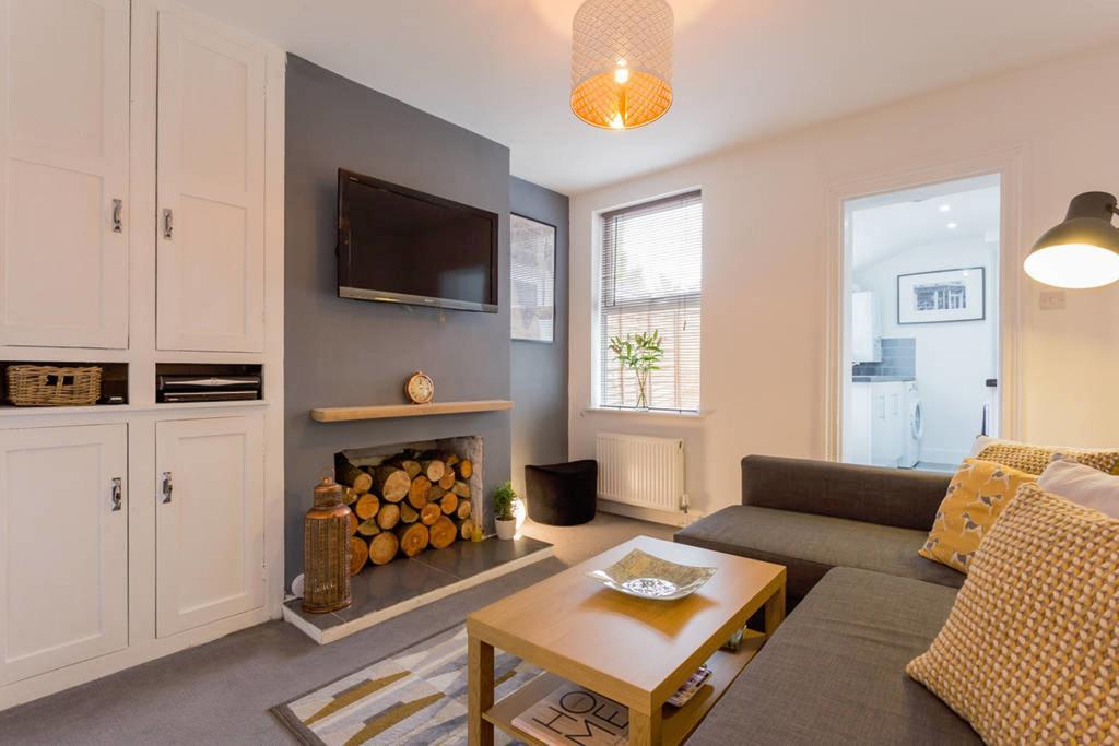 Ashton House - Stylish 2 Bedroom House, Close To Luton Town Center & Airport Bagian luar foto