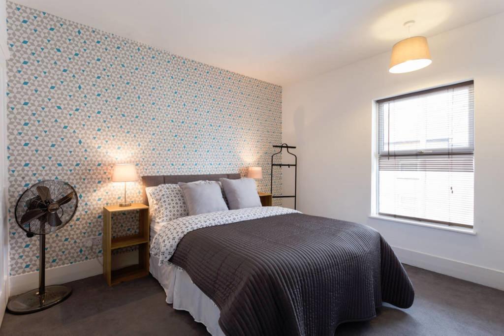 Ashton House - Stylish 2 Bedroom House, Close To Luton Town Center & Airport Bagian luar foto